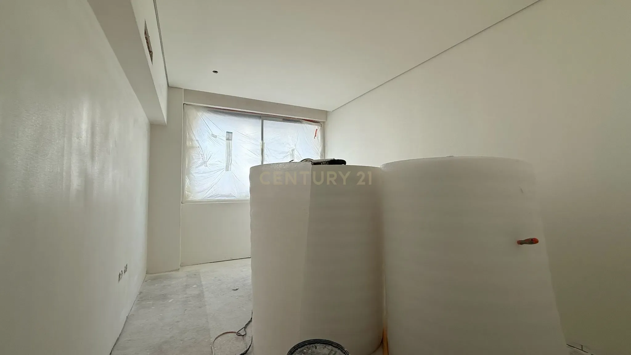 Apartamento T2 totalmente remodelado com varanda- 1º andar - Image 4